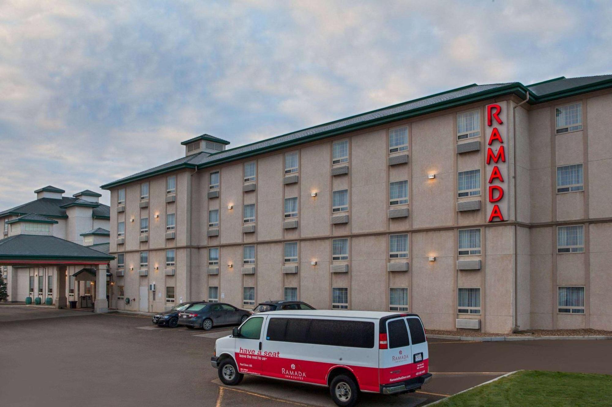Ramada By Wyndham Red Deer Hotel & Suites Kültér fotó