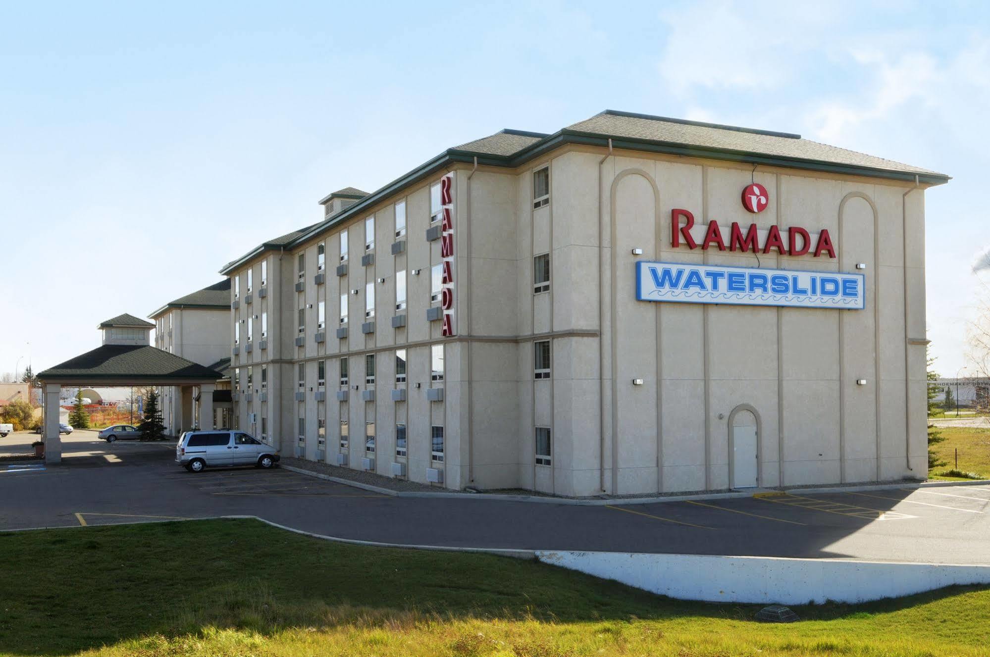 Ramada By Wyndham Red Deer Hotel & Suites Kültér fotó