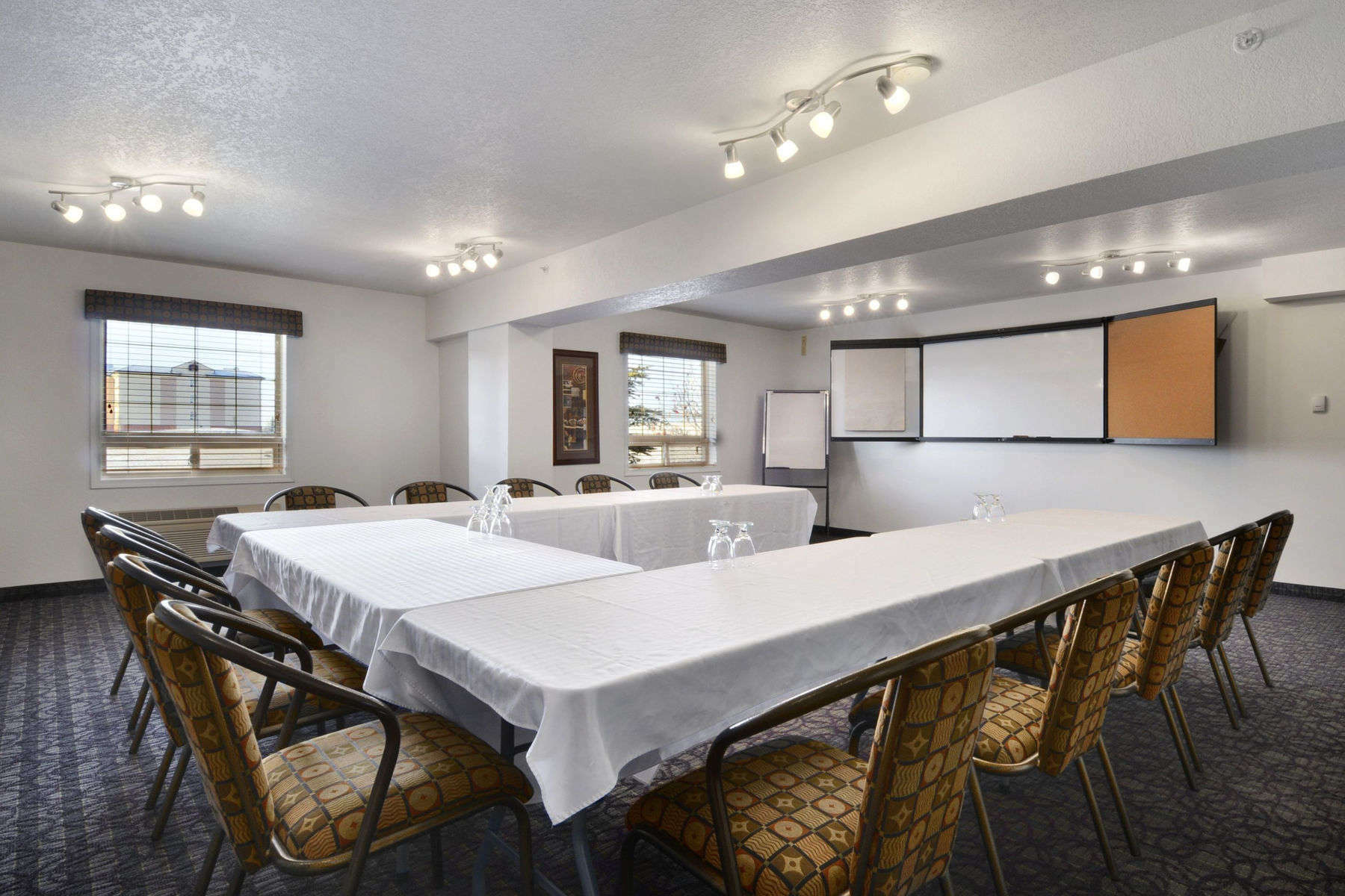 Ramada By Wyndham Red Deer Hotel & Suites Kültér fotó