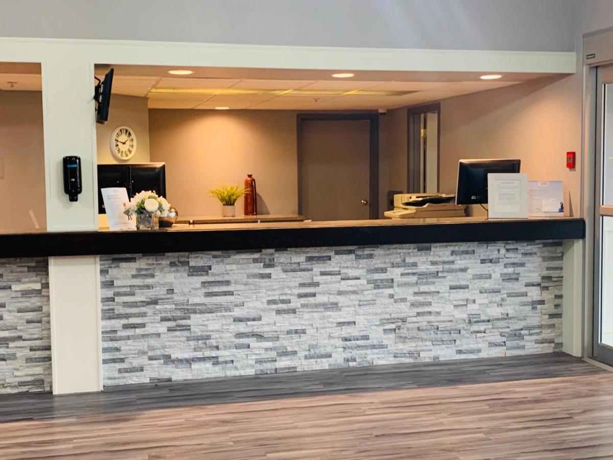Ramada By Wyndham Red Deer Hotel & Suites Kültér fotó