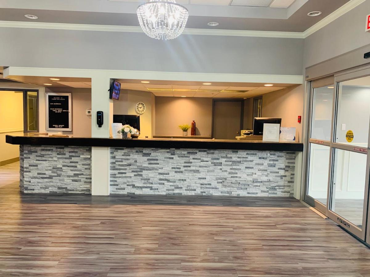 Ramada By Wyndham Red Deer Hotel & Suites Kültér fotó