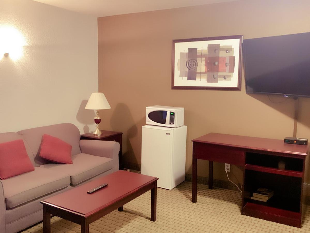 Ramada By Wyndham Red Deer Hotel & Suites Kültér fotó